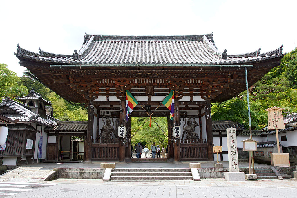 琵琶湖周辺の観光スポットの石山寺